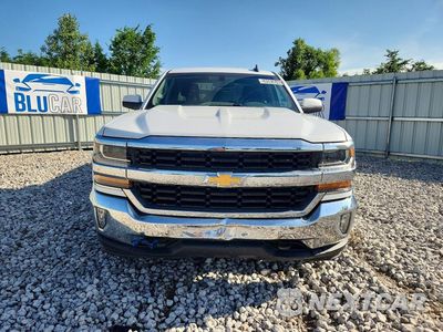 Piąte zdjęcie samochodu w środku: 2017 CHEVROLET SILVERADO K1500 LT VIN:1GCVKREH1HZ398555 - miniatura