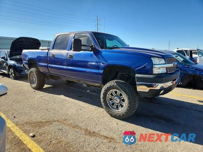 Czwarte zdjęcie samochodu z boku: 2004 CHEVROLET SILVERADO K2500 HEAVY DUTY VIN:1GCHK231X4F150004 - miniatura