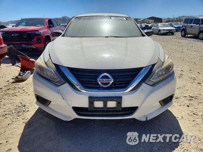 Piąte zdjęcie samochodu w środku: 2017 NISSAN ALTIMA 2.5 S VIN:1N4AL3AP5HN306334 - miniatura