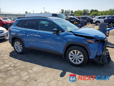 Czwarte zdjęcie samochodu z boku: 2026 TOYOTA COROLLA CROSS LE VIN:7MUCAABG7TV161916 - miniatura