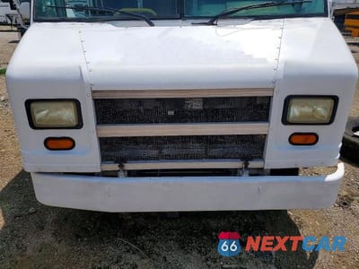 Zdjęcie 11 z 12 samochodu: 2000 FORD F-59 VIN:1FCJE39L4YHA52569 - miniatura