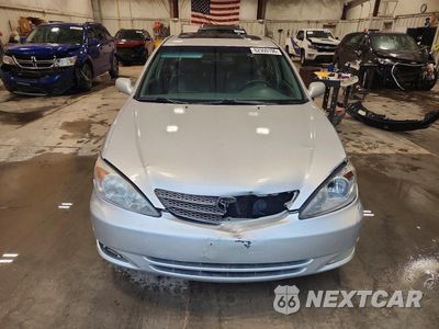 Piąte zdjęcie samochodu w środku: 2004 TOYOTA CAMRY XLE V6 VIN:4T1BF30K64U073491 - miniatura