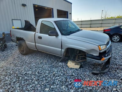 Czwarte zdjęcie samochodu z boku: 2005 CHEVROLET SILVERADO K1500 VIN:1GCEK14X55Z245344 - miniatura