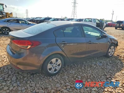 Trzecie zdjęcie samochodu z tyłu: 2018 KIA FORTE LX VIN:3KPFK4A7XJE175355 - miniatura