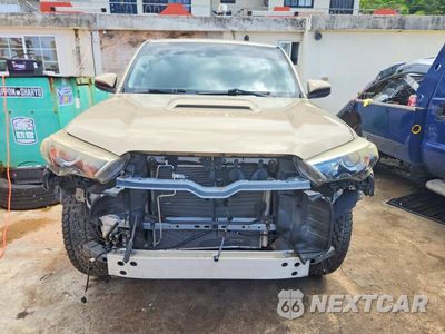 Piąte zdjęcie samochodu w środku: 2021 TOYOTA 4RUNNER SR5 VIN:JTEEU5JR8M5245699 - miniatura