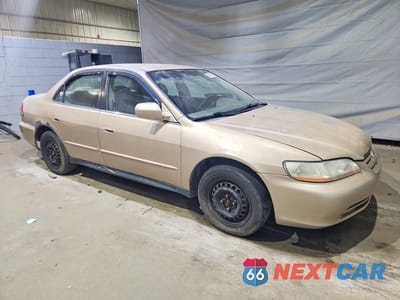 Czwarte zdjęcie samochodu z boku: 2001 HONDA ACCORD LX VIN:1HGCG66521A052600 - miniatura