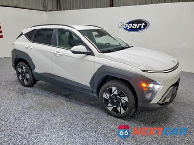 Czwarte zdjęcie samochodu z boku: 2024 HYUNDAI KONA SEL VIN:KM8HBCAB2RU147999 - miniatura