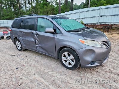 Czwarte zdjęcie samochodu z boku: 2016 TOYOTA SIENNA LE VIN:5TDKK3DCXGS734127 - miniatura