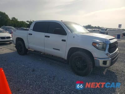 Czwarte zdjęcie samochodu z boku: 2018 TOYOTA TUNDRA CREWMAX SR5 VIN:5TFEY5F17JX232566 - miniatura