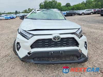Piąte zdjęcie samochodu w środku: 2025 TOYOTA RAV4 XLE PREMIUM VIN:JTMB6RFV7SJ068548 - miniatura