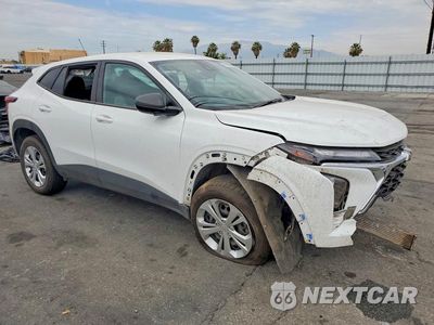 Czwarte zdjęcie samochodu z boku: 2024 CHEVROLET TRAX LS VIN:KL77LFE25RC183861 - miniatura