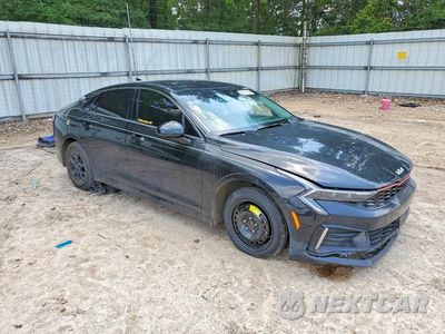 Czwarte zdjęcie samochodu z boku: 2025 KIA K5 LXS VIN:KNAG24J71S5391674 - miniatura