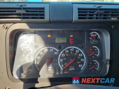 Zdjęcie 9 z 14 samochodu: 2015 FREIGHTLINER CASCADIA SEMI TRUCK VIN:3AKJGLD53FSBT5505 - miniatura
