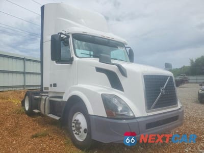 2018 VOLVO VNL SEMI TRUCK 4V4N39TG8JN892761 - główne zdjęcie licytacji z USA - miniatura