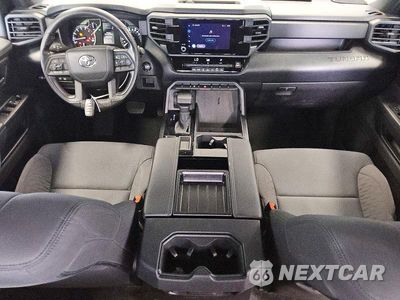 Zdjęcie 8 z 13 samochodu: 2025 TOYOTA TUNDRA SR VIN:5TFKB5DBXSX297378 - miniatura