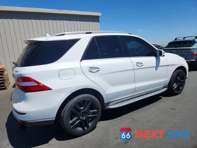 Trzecie zdjęcie samochodu z tyłu: 2015 MERCEDES-BENZ ML 350 4MATIC VIN:4JGDA5HBXFA567946 - miniatura