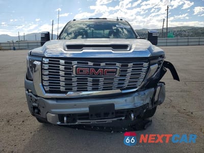Piąte zdjęcie samochodu w środku: 2026 GMC SIERRA K2500 DENALI VIN:1GT4URE74TF220095 - miniatura