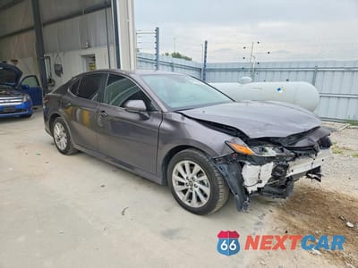 Czwarte zdjęcie samochodu z boku: 2021 TOYOTA CAMRY LE VIN:4T1C11AK8MU473929 - miniatura