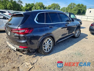 Trzecie zdjęcie samochodu z tyłu: 2023 BMW X5 XDRIVE45E VIN:5UXTA6C08P9P28324 - miniatura