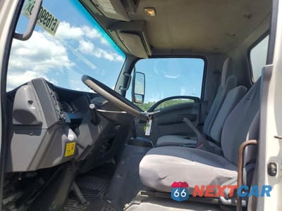 Zdjęcie 7 z 13 samochodu: 2016 ISUZU NPR BOX TRUCK VIN:JALB4W171G7F01221 - miniatura