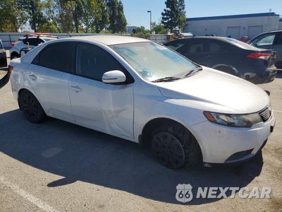 Czwarte zdjęcie samochodu z boku: 2013 KIA FORTE EX VIN:KNAFU4A26D5655226 - miniatura