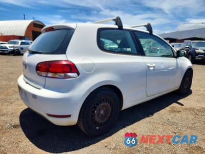 Trzecie zdjęcie samochodu z tyłu: 2010 VOLKSWAGEN GOLF VIN:WVWBB7AJ0AW152927 - miniatura