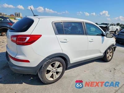 Trzecie zdjęcie samochodu z tyłu: 2013 KIA SPORTAGE LX VIN:KNDPB3A25D7440755 - miniatura