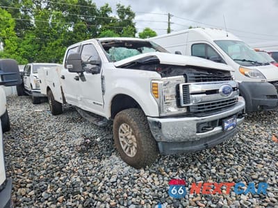 Czwarte zdjęcie samochodu z boku: 2019 FORD F350 SUPER DUTY VIN:1FT8W3BT1KEG01174 - miniatura