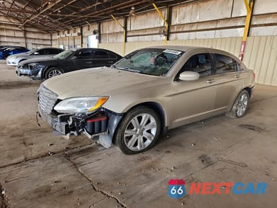2013 CHRYSLER 200 LX 1C3CCBABXDN735999 - główne zdjęcie licytacji z USA - miniatura