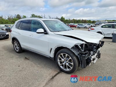 Czwarte zdjęcie samochodu z boku: 2022 BMW X5 XDRIVE40I VIN:5UXCR6C02N9N33664 - miniatura