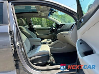 Zdjęcie 6 z 10 samochodu: 2018 HYUNDAI TUCSON VALUE VIN:KM8J3CA25JU691996 - miniatura