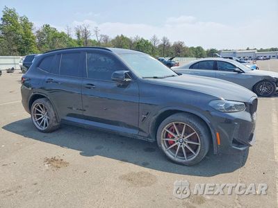 Czwarte zdjęcie samochodu z boku: 2024 BMW X3 M VIN:5YM13EC00R9U41079 - miniatura