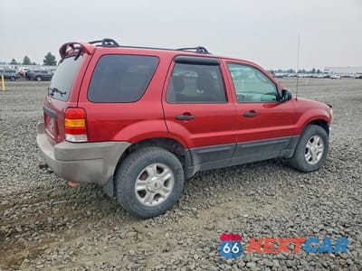 Trzecie zdjęcie samochodu z tyłu: 2004 FORD ESCAPE XLT VIN:1FMCU93104KB53154 - miniatura