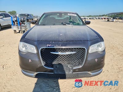 Piąte zdjęcie samochodu w środku: 2017 CHRYSLER 300 LIMITED VIN:2C3CCARG9HH534281 - miniatura