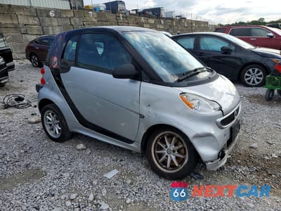 Czwarte zdjęcie samochodu z boku: 2016 SMART FORTWO VIN:WMEEJ9AAXGK842388 - miniatura