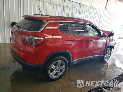 Trzecie zdjęcie samochodu z tyłu: 2024 JEEP COMPASS LATITUDE VIN:3C4NJDBNXRT607560 - miniatura