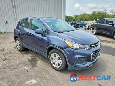 Czwarte zdjęcie samochodu z boku: 2018 CHEVROLET TRAX LS VIN:3GNCJKSB2JL382340 - miniatura