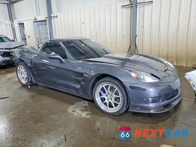 Czwarte zdjęcie samochodu z boku: 2010 CHEVROLET CORVETTE ZR-1 VIN:1G1YN2DT6A5800707 - miniatura