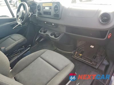 Zdjęcie 8 z 12 samochodu: 2019 MERCEDES-BENZ SPRINTER 2500/3500 DELIVERY VAN VIN:WD4PF1CD5KP141020 - miniatura