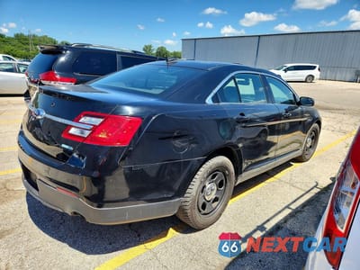 Trzecie zdjęcie samochodu z tyłu: 2018 FORD TAURUS POLICE INTERCEPTOR VIN:1FAHP2MK8JG133688 - miniatura