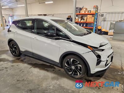 Czwarte zdjęcie samochodu z boku: 2023 CHEVROLET BOLT EV 2LT VIN:1G1FX6S02P4135692 - miniatura