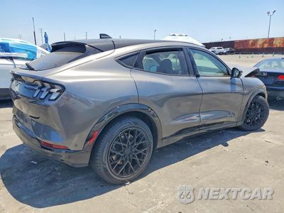 Trzecie zdjęcie samochodu z tyłu: 2021 FORD MUSTANG MACH-E PREMIUM VIN:3FMTK3SU4MMA03555 - miniatura