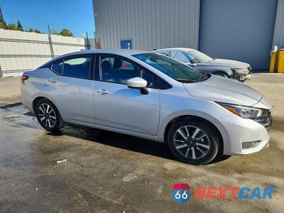 Czwarte zdjęcie samochodu z boku: 2025 NISSAN VERSA SV VIN:3N1CN8EV2SL854031 - miniatura