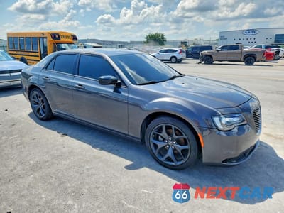 Czwarte zdjęcie samochodu z boku: 2022 CHRYSLER 300 TOURING VIN:2C3CCAAG3NH131145 - miniatura
