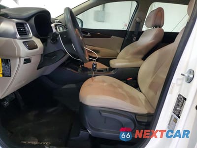 Zdjęcie 7 z 13 samochodu: 2016 KIA SORENTO LX V6 VIN:5XYPGDA51GG039017 - miniatura