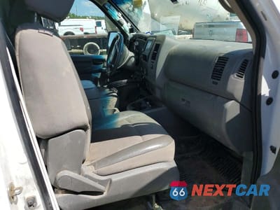 Zdjęcie 11 z 14 samochodu: 2020 NISSAN NV 2500 HD SV VIN:1N6BF0KY4LN811475 - miniatura