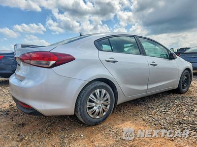 Trzecie zdjęcie samochodu z tyłu: 2017 KIA FORTE LX VIN:3KPFK4A7XHE049247 - miniatura
