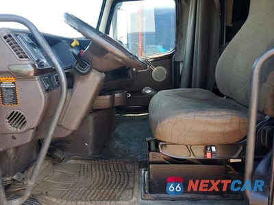 Zdjęcie 7 z 13 samochodu: 2016 VOLVO VNL SEMI TRUCK VIN:4V4NC9EH0GN951364 - miniatura
