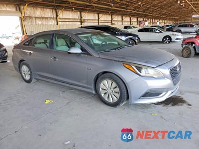 Czwarte zdjęcie samochodu z boku: 2016 HYUNDAI SONATA HYBRID SE VIN:KMHE24L15GA014150 - miniatura