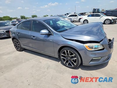 Czwarte zdjęcie samochodu z boku: 2017 VOLVO S60 VIN:YV126MFL3H2435105 - miniatura